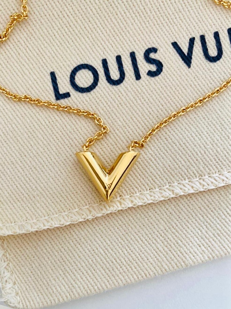 Customer photo review of 【ルイヴィトン】大人気ネックレス・エセンシャルV♪