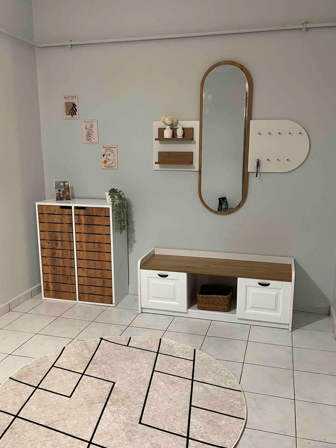 Customer photo review of Rani EE101 Aynalı Vestiyer Modern Portmanto Duvar Askısı Ayakkabılık Renk: Beyaz - S. Ceviz