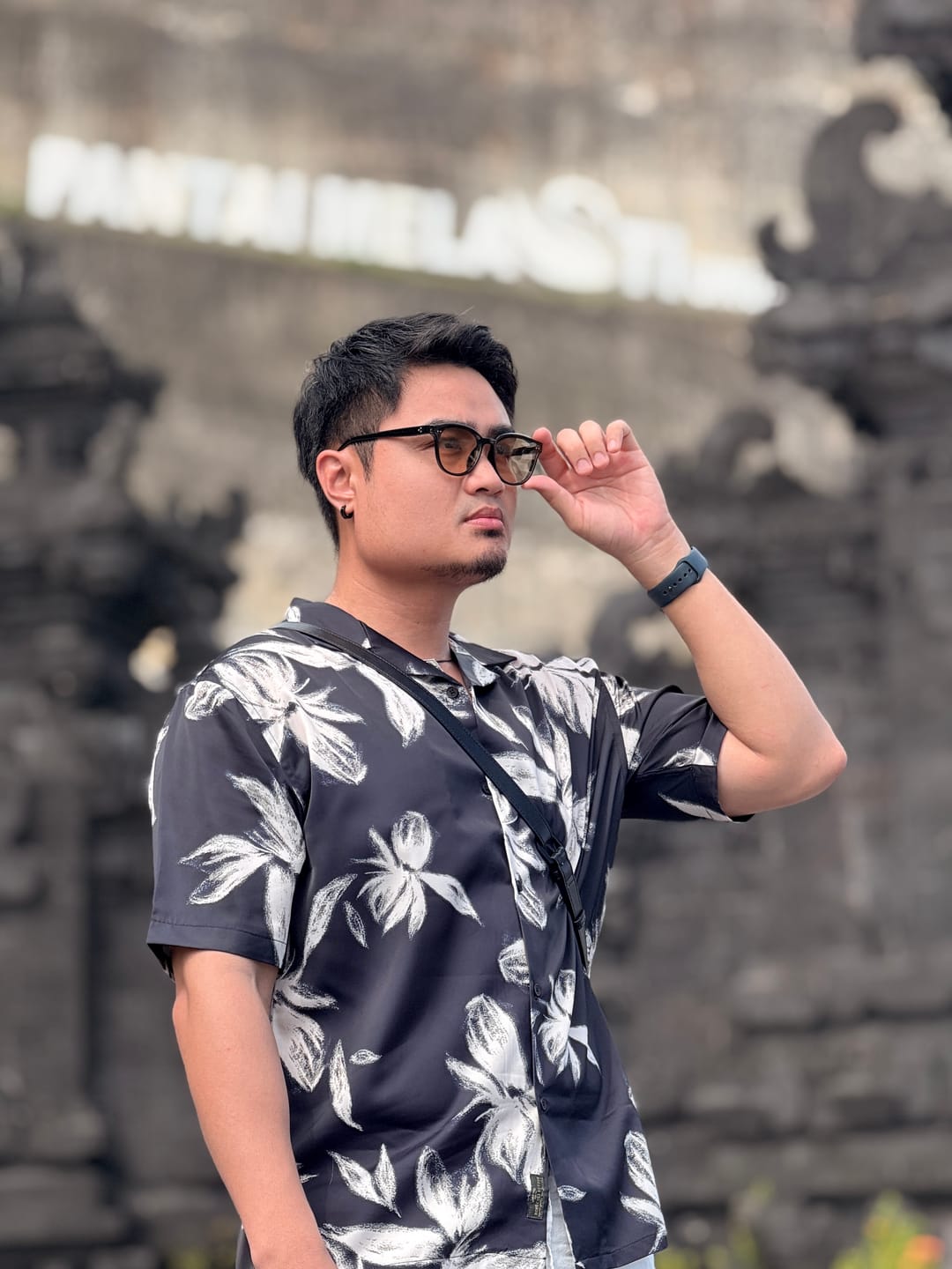 Customer photo review of Owen Square Framed Sunglasses