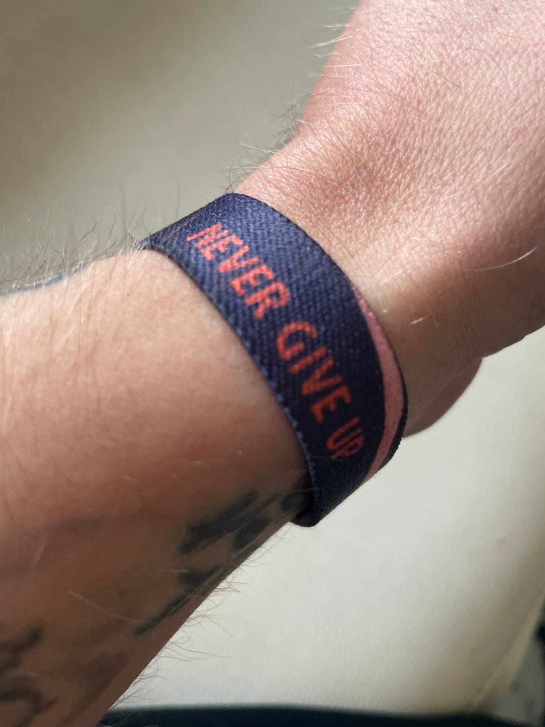Customer photo review of Never Give Up - Elastisches Armband