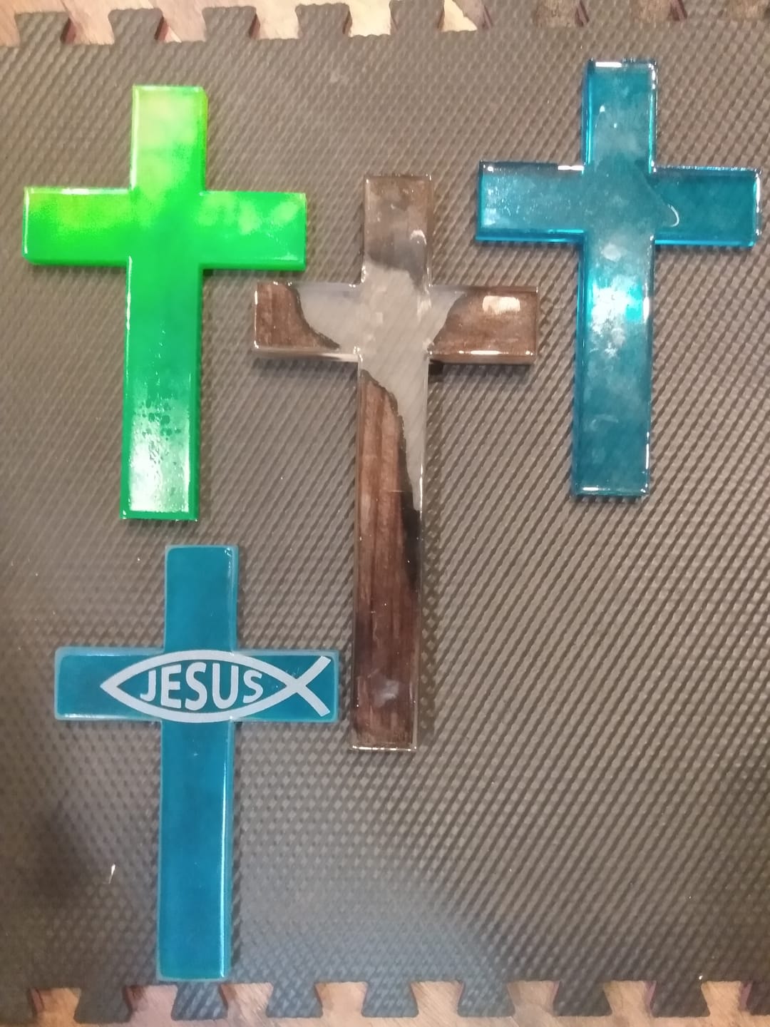 Customer photo review of 20x10x1" Cross Silicone Mold For Epoxy Resin - Large Cross Mold