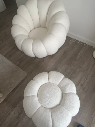 Customer photo review of Fauteuil pivotant piètement couleur or avec pouf assorti - BLUM