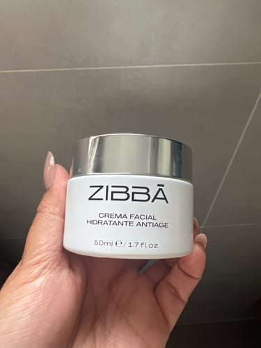 Customer photo review of Crema Facial Hidratante Antiedad