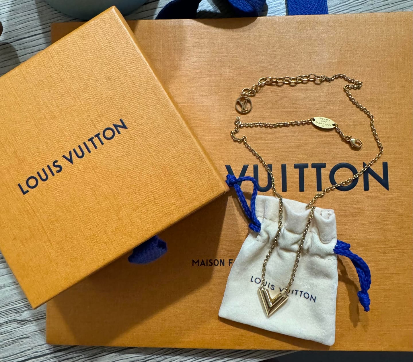 Customer photo review of 【ルイヴィトン】大人気ネックレス・エセンシャルV♪