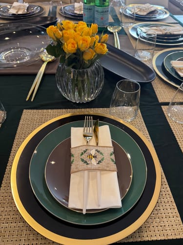 Customer photo review of Round White and Gold Plastic Plates | 10 Pack