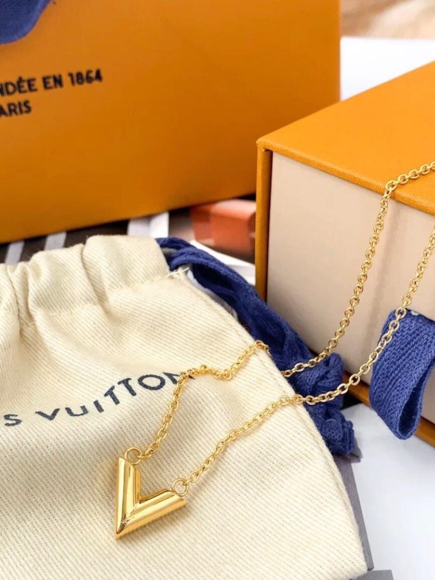 Customer photo review of 【ルイヴィトン】大人気ネックレス・エセンシャルV♪