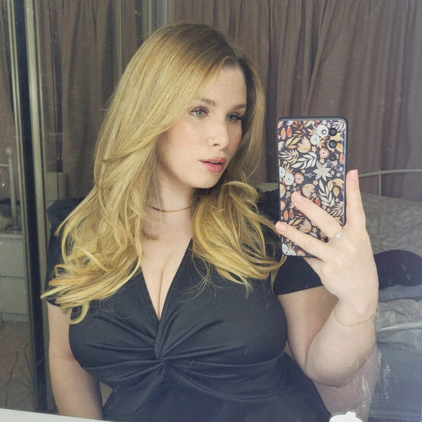 Customer photo review of Stranded 16" One Piece Flicky Clip-in Hair Extension #10/16/22 Ballerina Musk