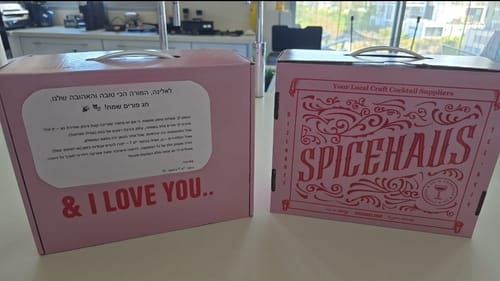Customer photo review of מארז פורים זוגי עם שוקולדים וקוקטיילים