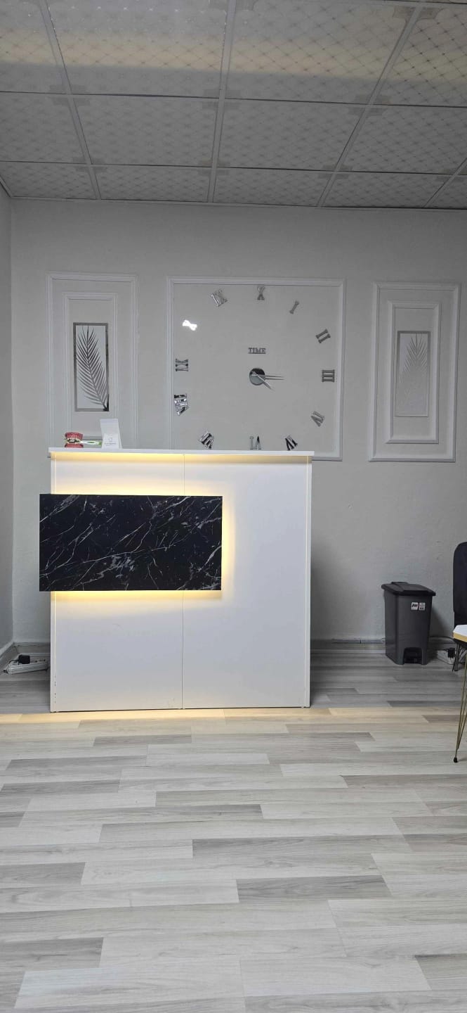 Customer photo review of Rani MA102 Karşılama Bankosu Led Işıklı Çekmeceli Banko Beyaz - Antrasit