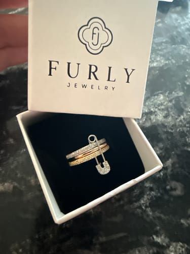 Customer photo review of „LOVE, SMILE, Happiness “ RING MIT SICHERHEITSNADEL