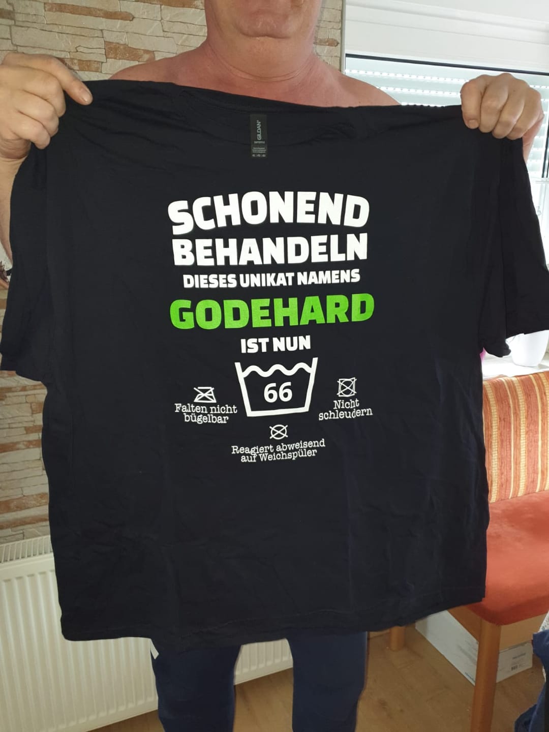 Customer photo review of Lustiges Geburtstags Shirt - Schonend Behandeln - Personalisierbares Herren T-Shirt