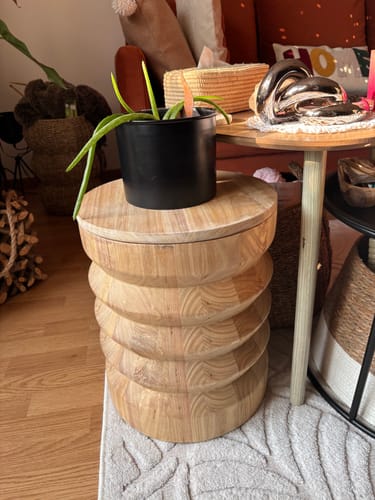 Customer photo review of SANTIAGO - Pouf bout de canapé en bois massif avec rangement