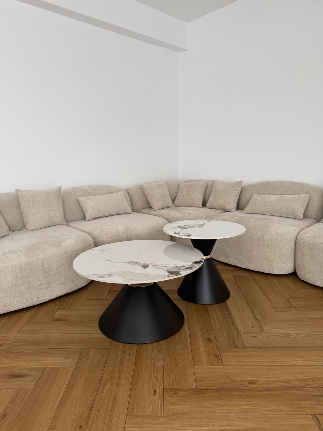 Customer photo review of Masuta cafea GORETTI S, alb cu efect de marmura/negru/auriu, otel, 60x60x51 cm