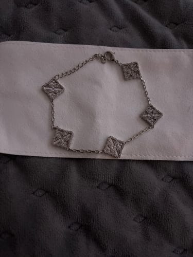 Customer photo review of Icy Clover Bracelet