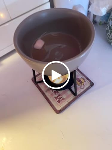 Customer video review of Rose & Rhubarb Wax Melts - 16 Pack