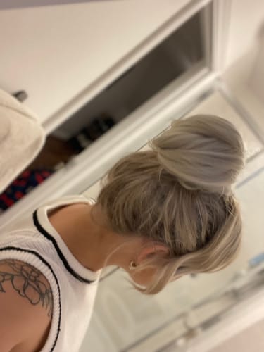 Customer photo review of Stranded Super Easy Clip-in Mum Bun #112/600 Luna Sky