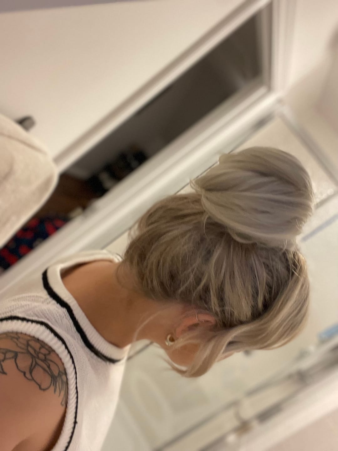 Customer photo review of Stranded Super Easy Clip-in Mum Bun #112/600 Luna Sky