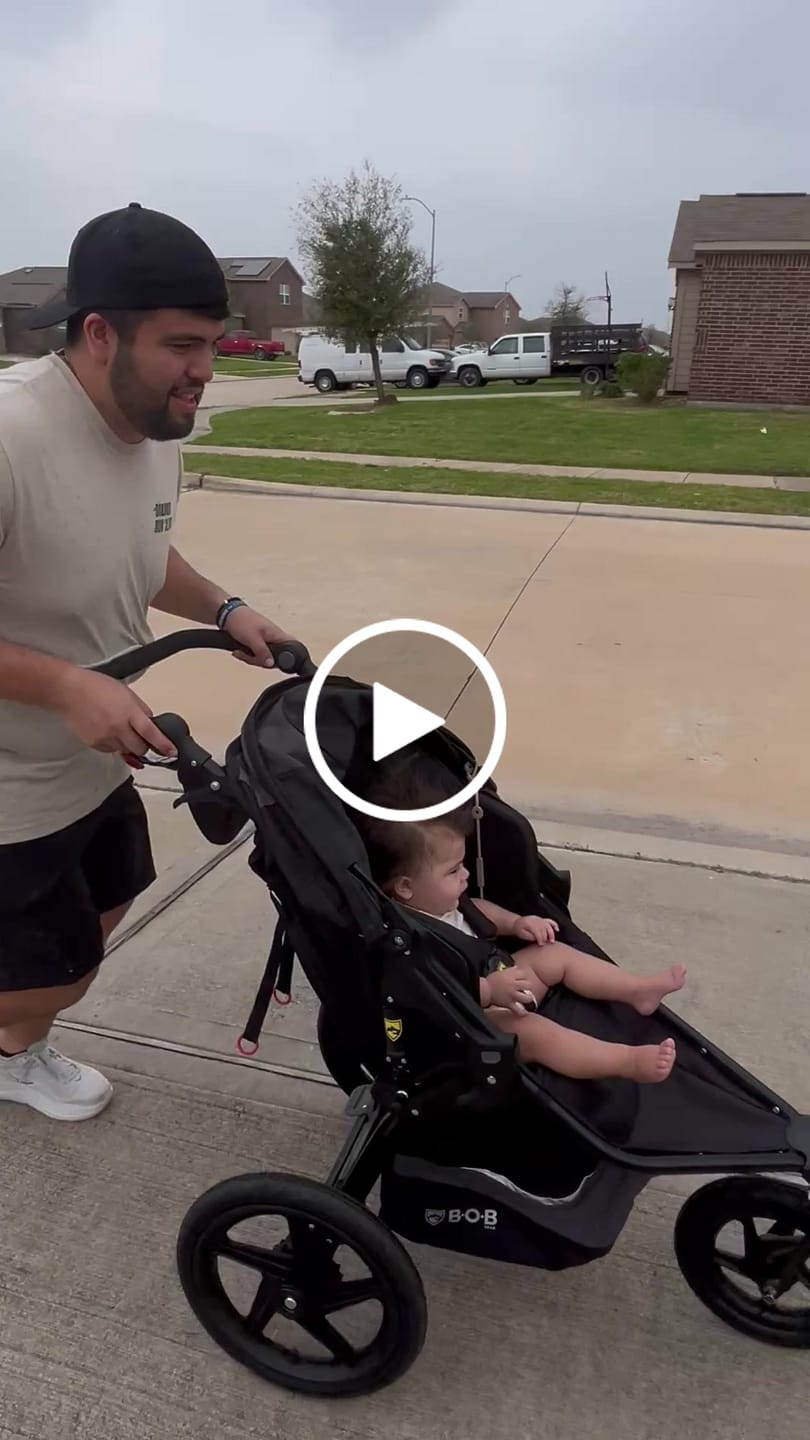 Customer video review of Dadbod Running Club V.2 Shirt
