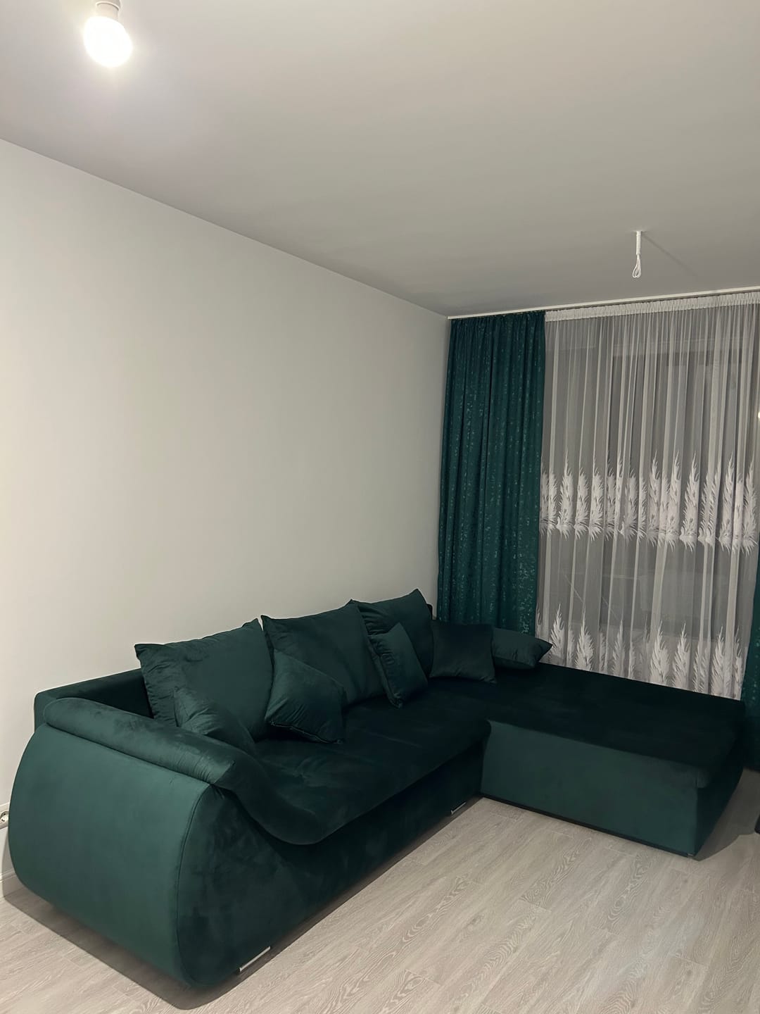 Customer photo review of Coltar extensibil ROSARIO - OANA, stofa catifelata verde, 300x200x76 cm