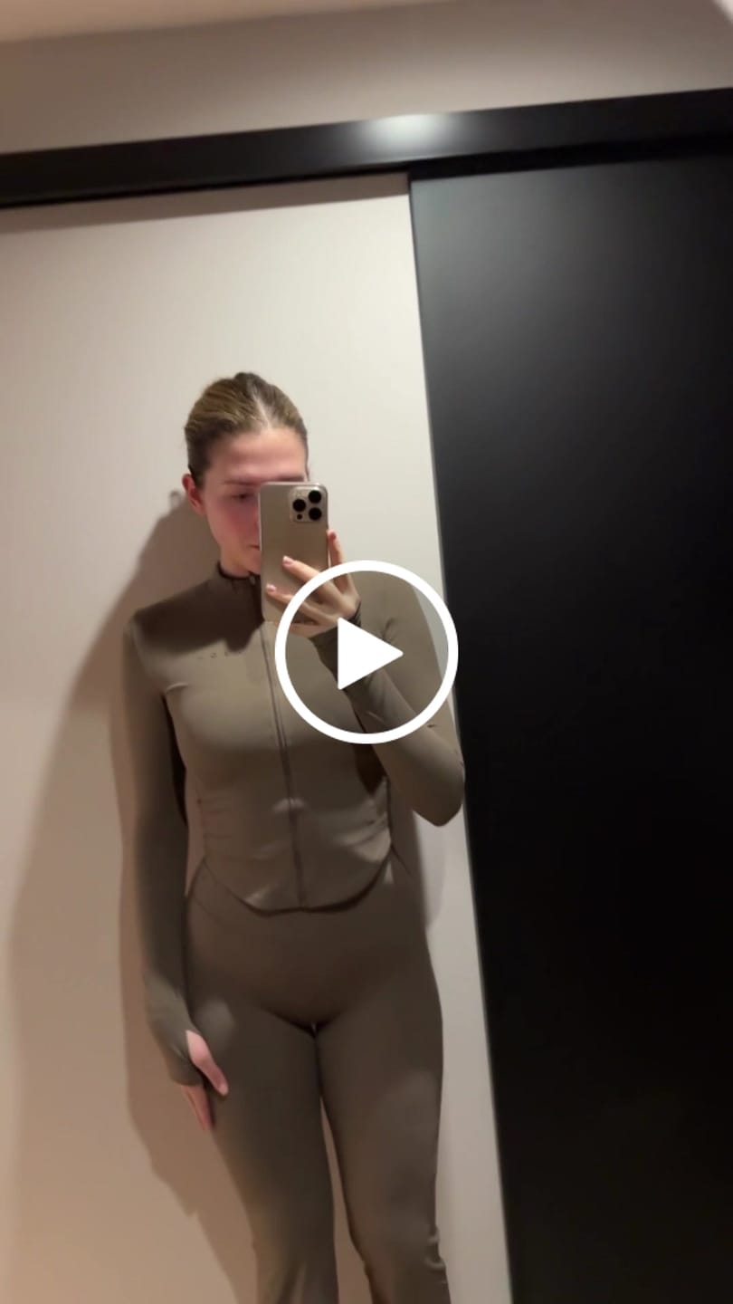 Customer video review of SECOND SKIN SCULPT FLARED LEGGINGS