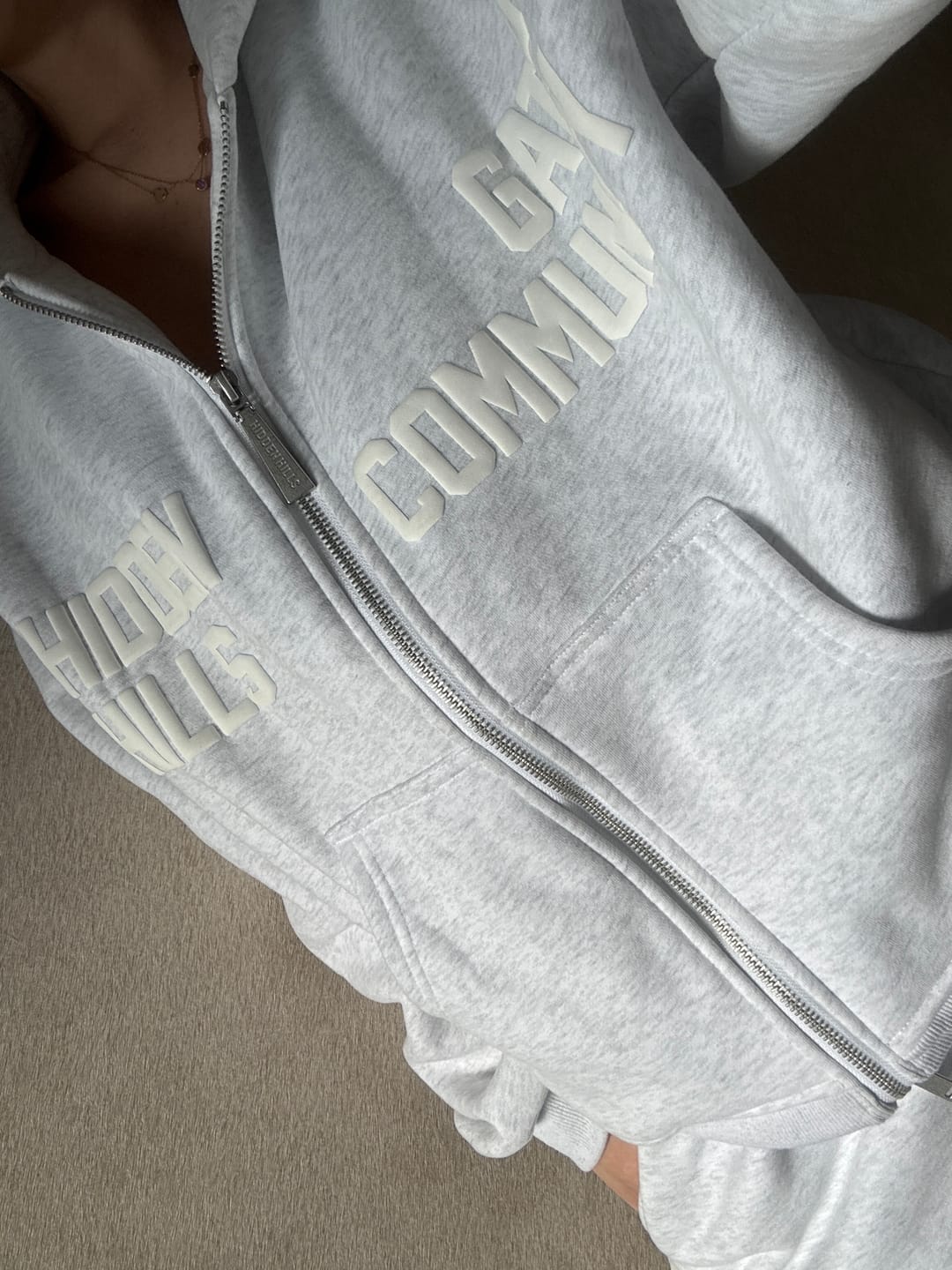 Avis client avec photo sur le PANTALON DE SPORT « GATED COMMUNITY » GRIS CLAIR