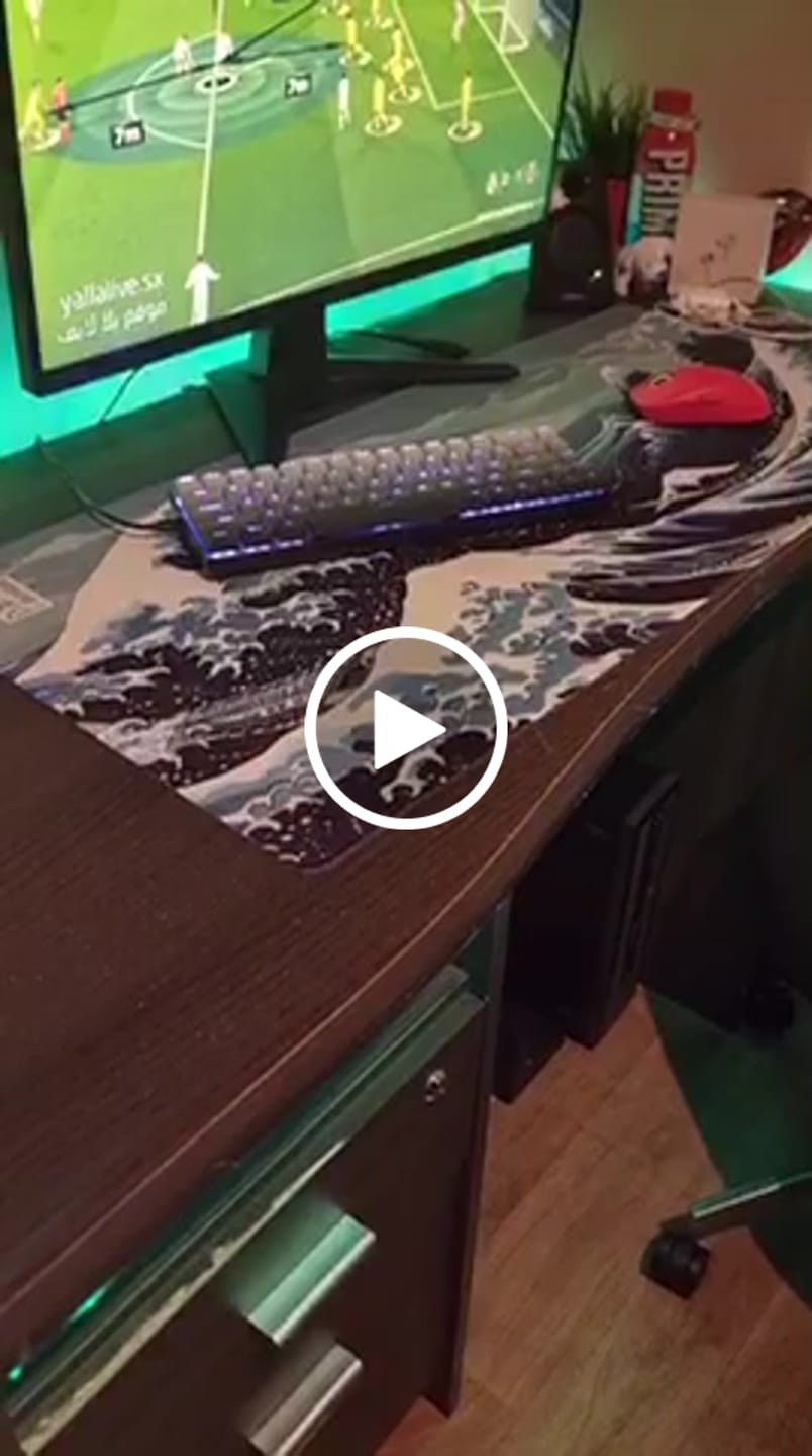 Customer video review of THE GREAT WAVE OF KANAGAWA DESK PAD