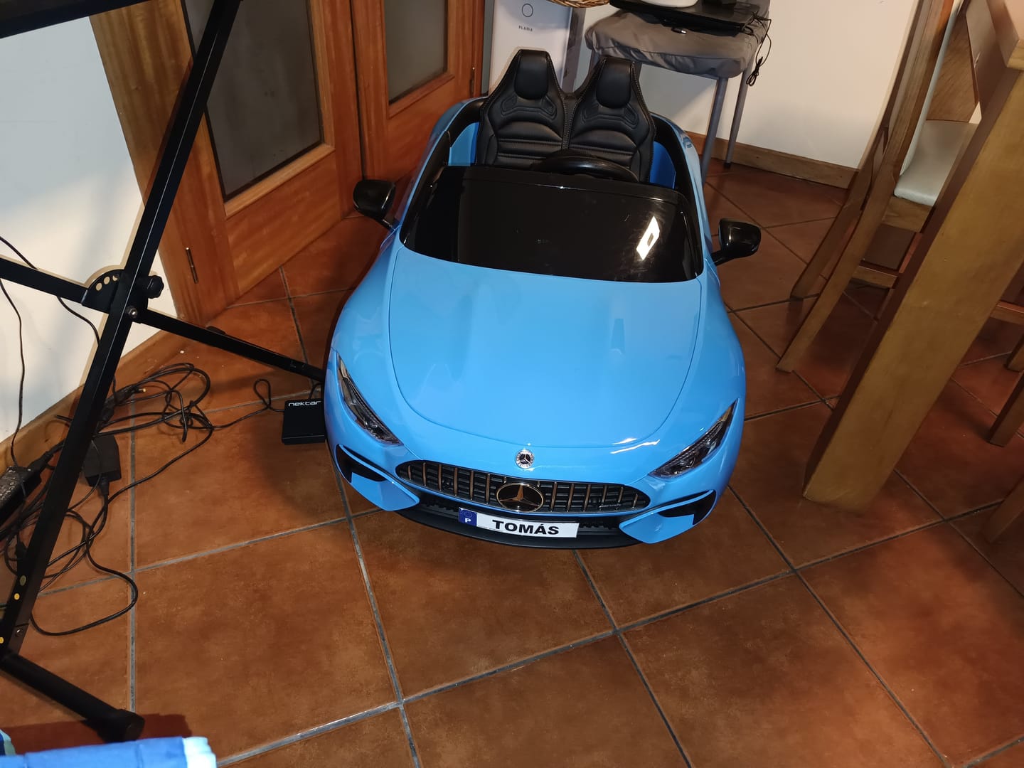 Customer photo review of Carro Elétrico para Criança MERCEDES SL63 Azul Metalizado 2 LUGARES 24v c/ RODAS DE BORRACHA & ASSENTO EM PELE