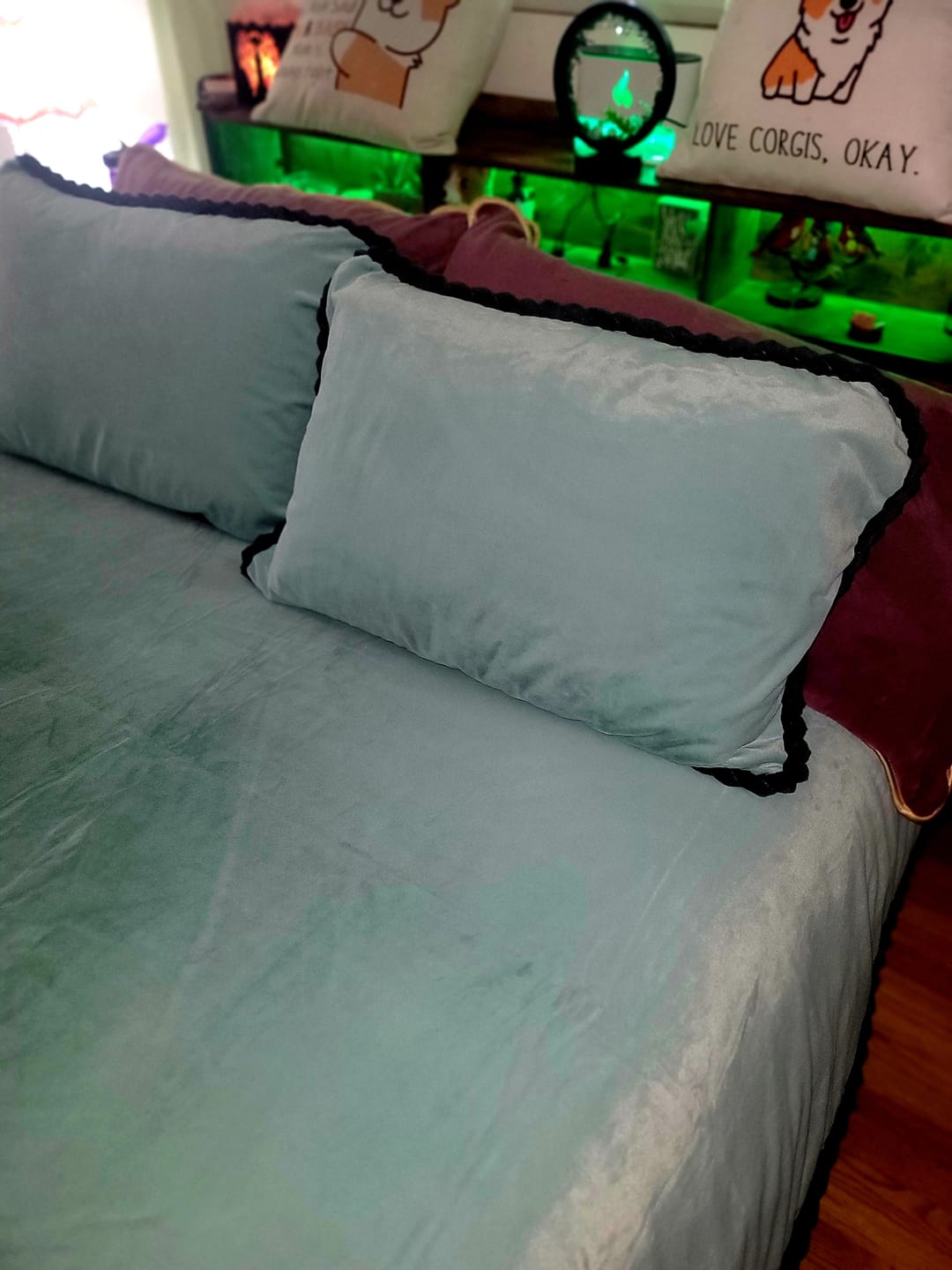 Customer photo review of Amorgos Fine Velvet Bedding Set