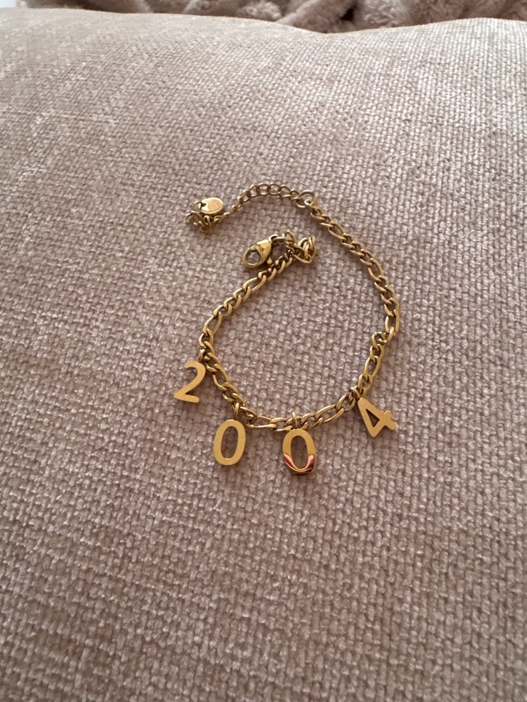 Customer photo review of Jahreszahl Armband | 18K vergoldet