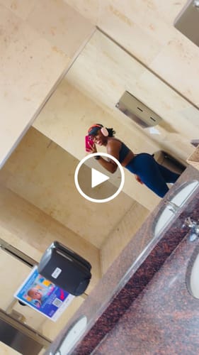 Customer video review of Navy Low V-Back Scrunch Butt Leggings