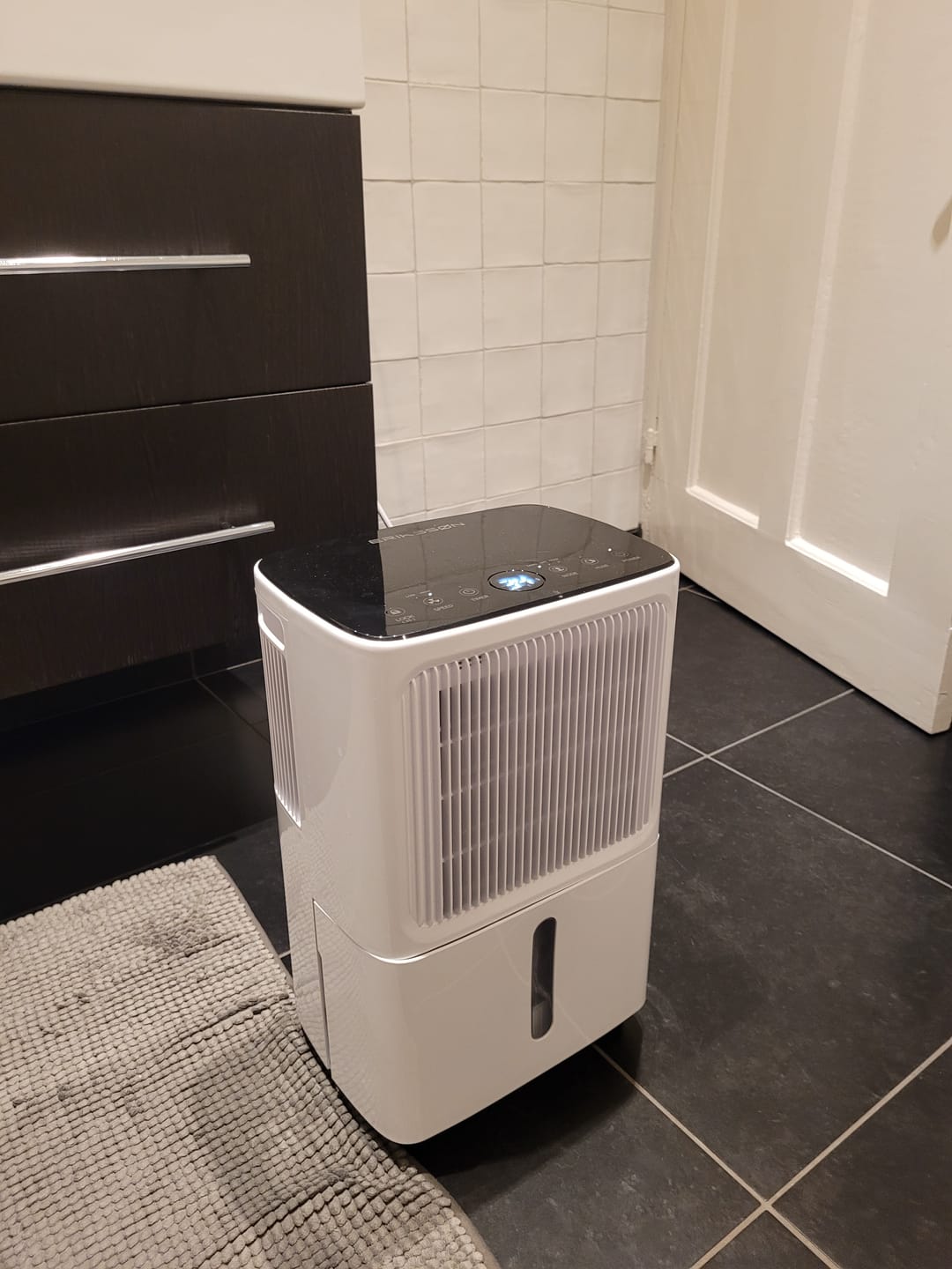Customer photo review of Erikssøn Luchtontvochtiger Dry Pro Plus - Ontvochtigt Tot 16 Liter Per Dag Wit
