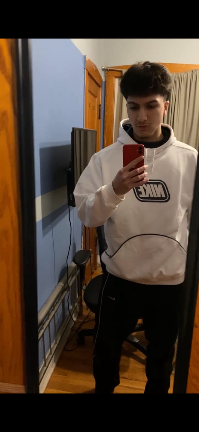 Customer photo review of SUPER RARE 00s Nike Hoodie White - (L)