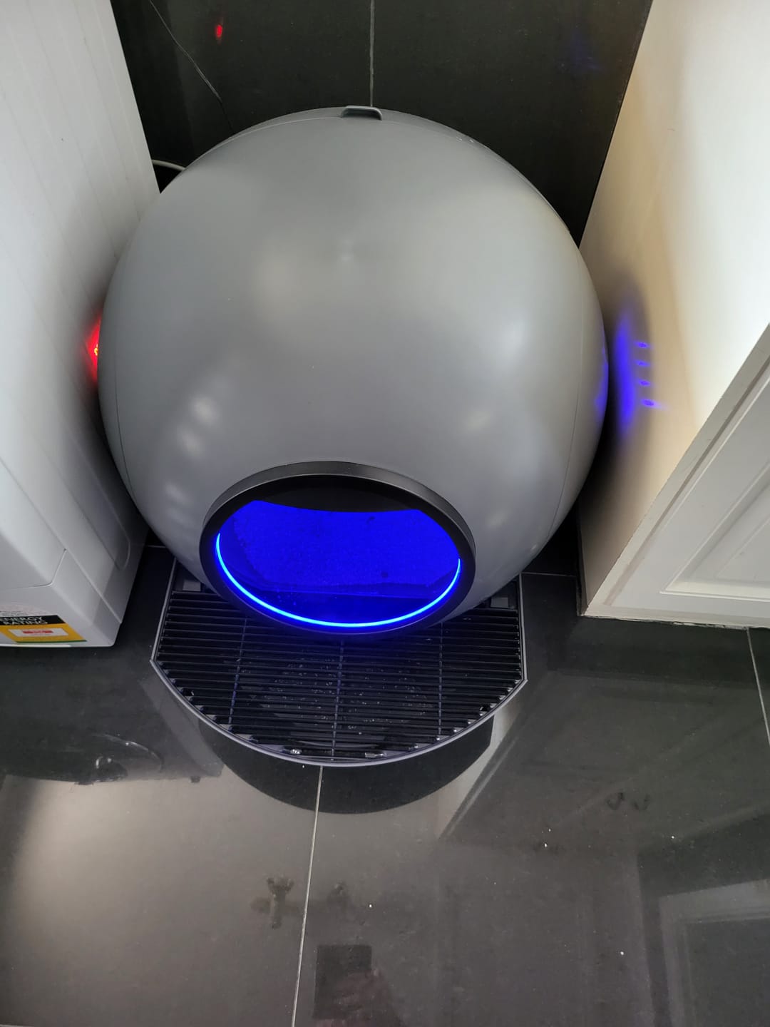 Customer photo review of PaWz Automatic Smart Cat Litter Box Self-Cleaning