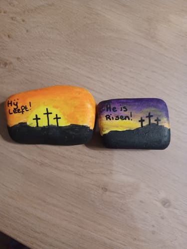 Customer photo review of 12/15 Stuks Santorini Schilderstenen 3-8 cm 1,5 KG Happy Stones + QR Codes voor de App