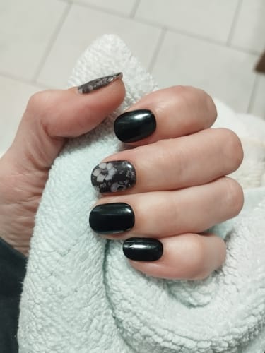 Christine S. review of UV Gel: Deadly Gorgeous image 1 out of 1