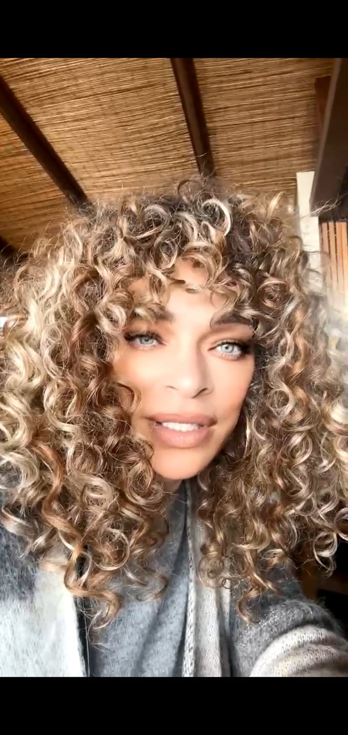 Customer photo review of Outre Wigpop Style Selects Full Wig - LEANZA