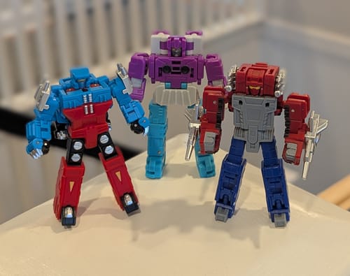 Customer photo review of 【Pre-Order】Dr.Wu DW-E55 Impact Wave / Supersonic and Explosion (Dairu and Zauru, 2 in 1 Mini-Cassette Warriors ) for WFC Siege Soundwave / Blaster Dr Wu