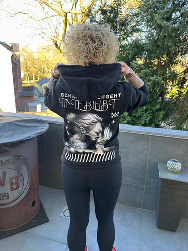 Customer photo review of Schmerz vergeht - Premium Hoodie