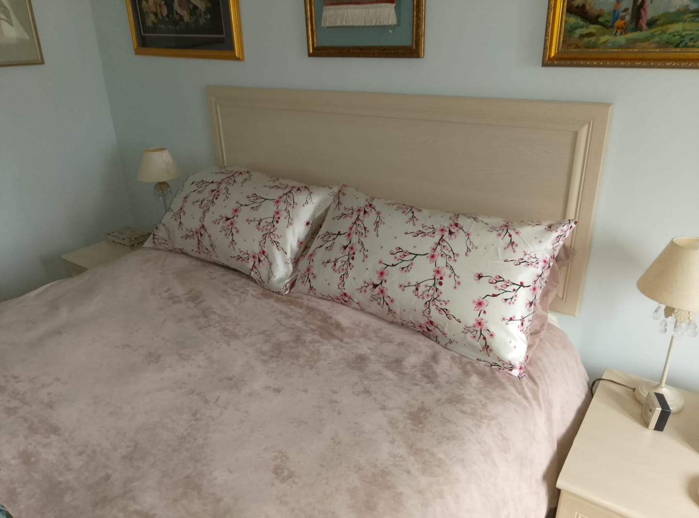 Customer photo review of Cherry Blossom Pure Silk Pillowcase