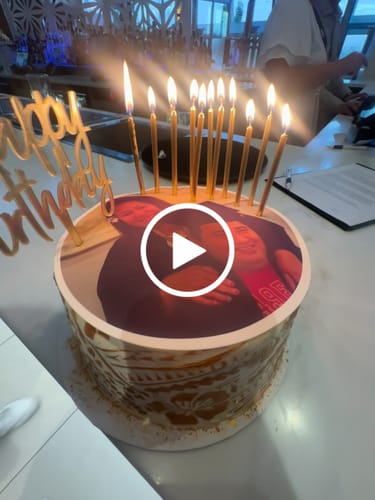 Customer video review of 20 cm Pre-cut Circle Custom Edible Icing Image