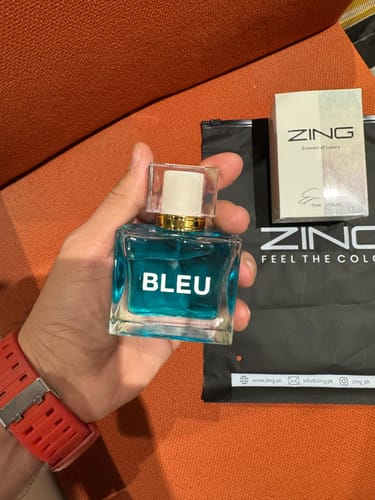 Customer photo review of Bleu De Zing