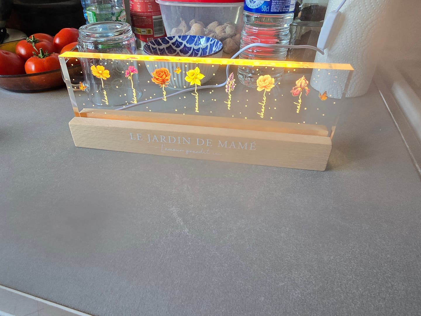 Customer photo review of Le Jardin de Mamie - Plaque LED acrylique personnalisée avec fleurs pour Maman et Mamie