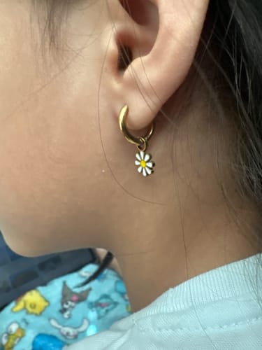 Customer photo review of Gold Huggies