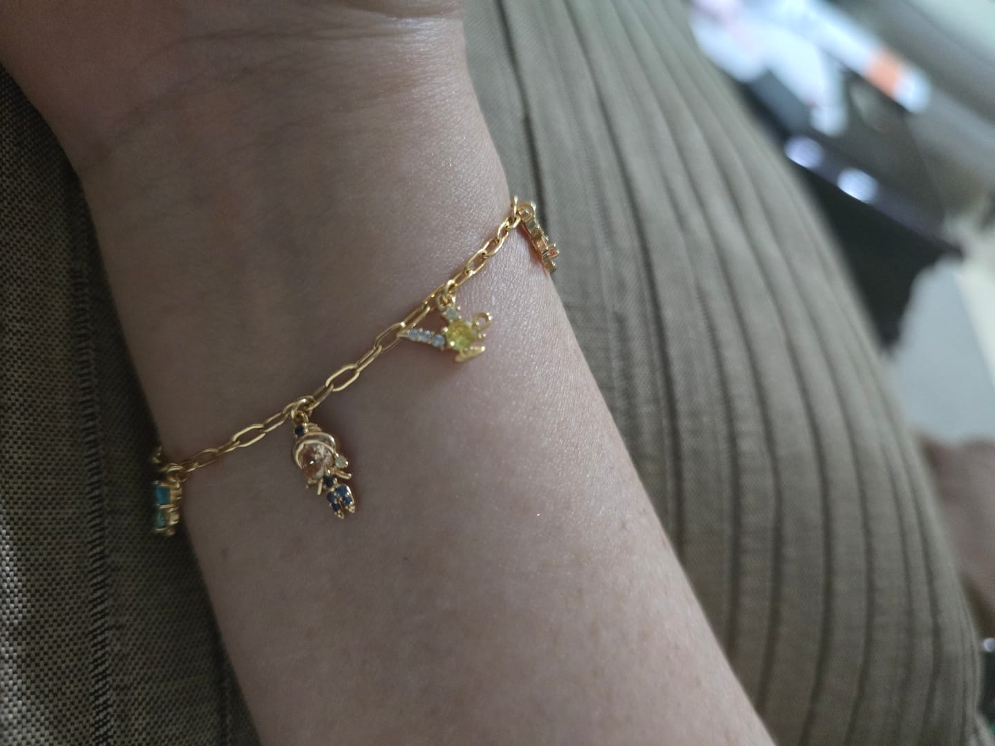 Customer photo review of Pulsera Princesas Disney