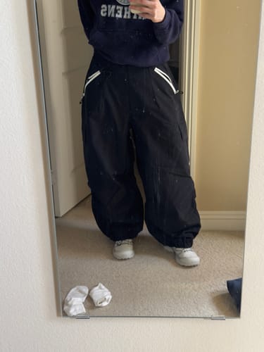 Customer photo review of Women's Black Baggy Wear-resistant Waterproof Snow Pants