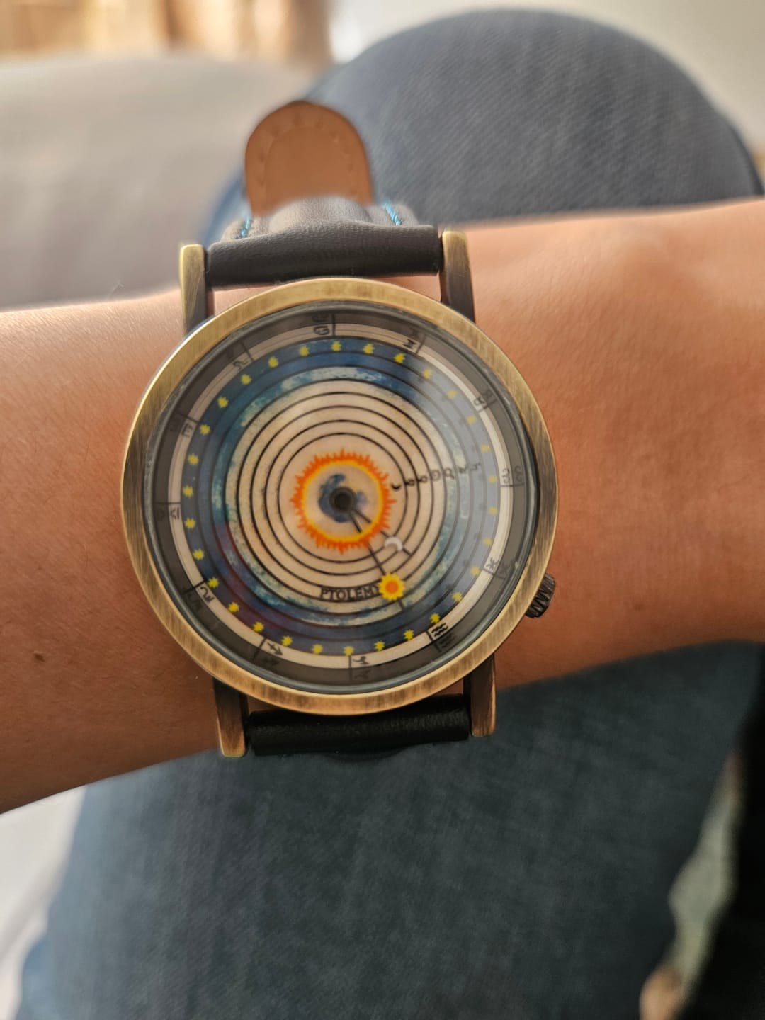 Customer photo review of Reloj Análogo Philosophers Guild Sistema de Ptolomeo 33mm