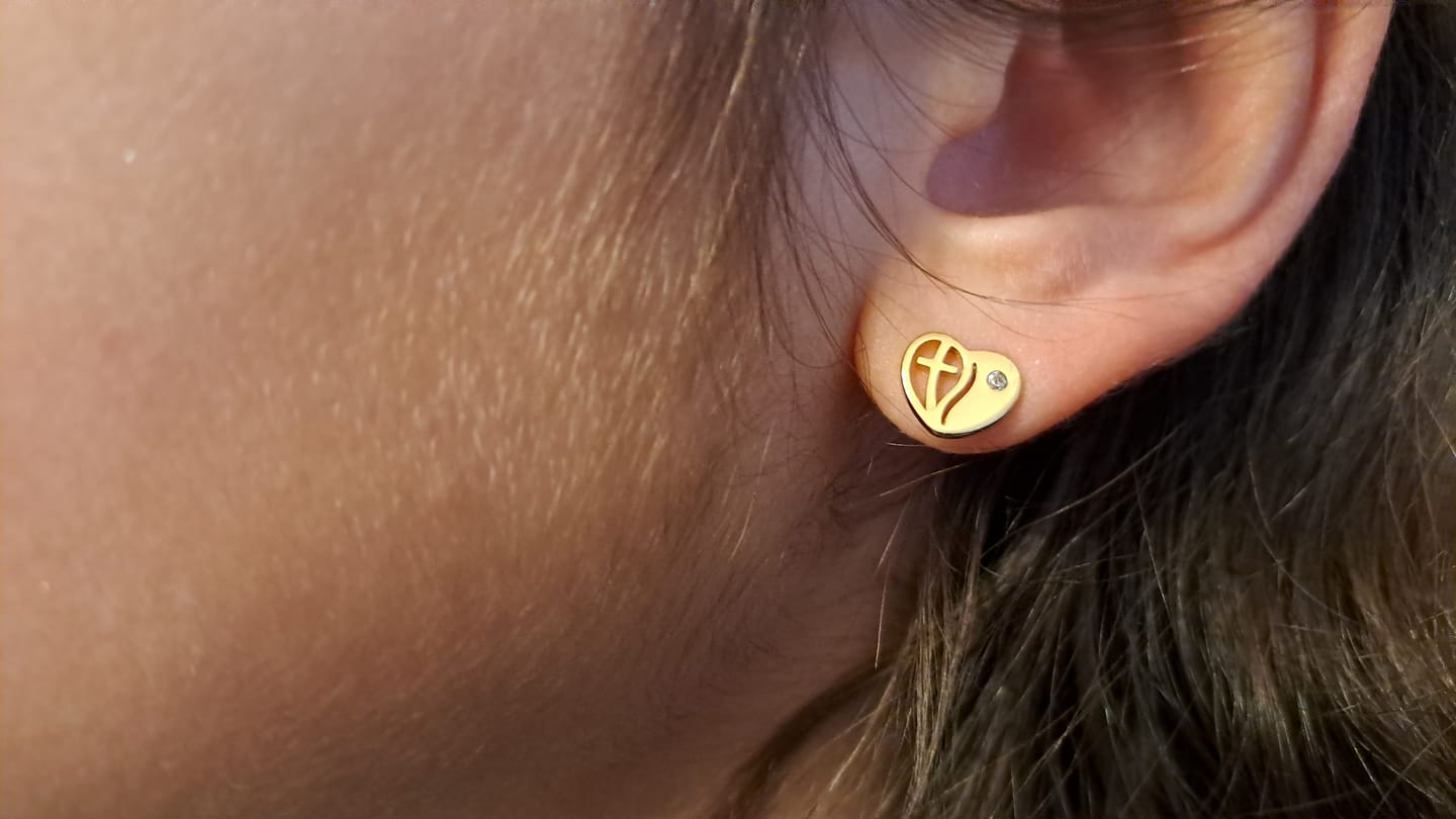 Customer photo review of Herz Kreuz Ohrstecker in 925 Silber