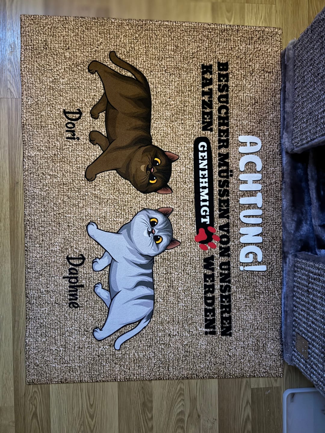 Customer photo review of Katzen holen ihr Personal - Individuelle Fußmatte