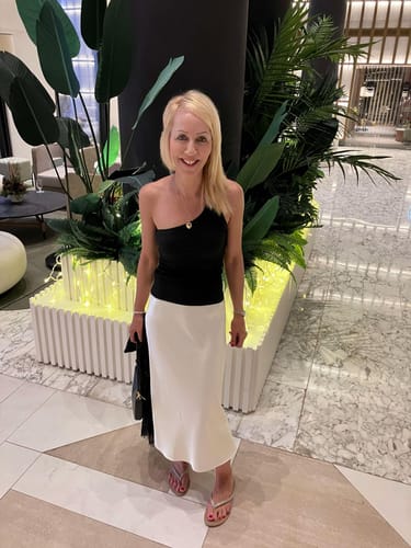 Customer photo review of Stranded 14" Seamless Five Piece Clip-in Human Hair Extension (95g) #16/613 Sweetheart