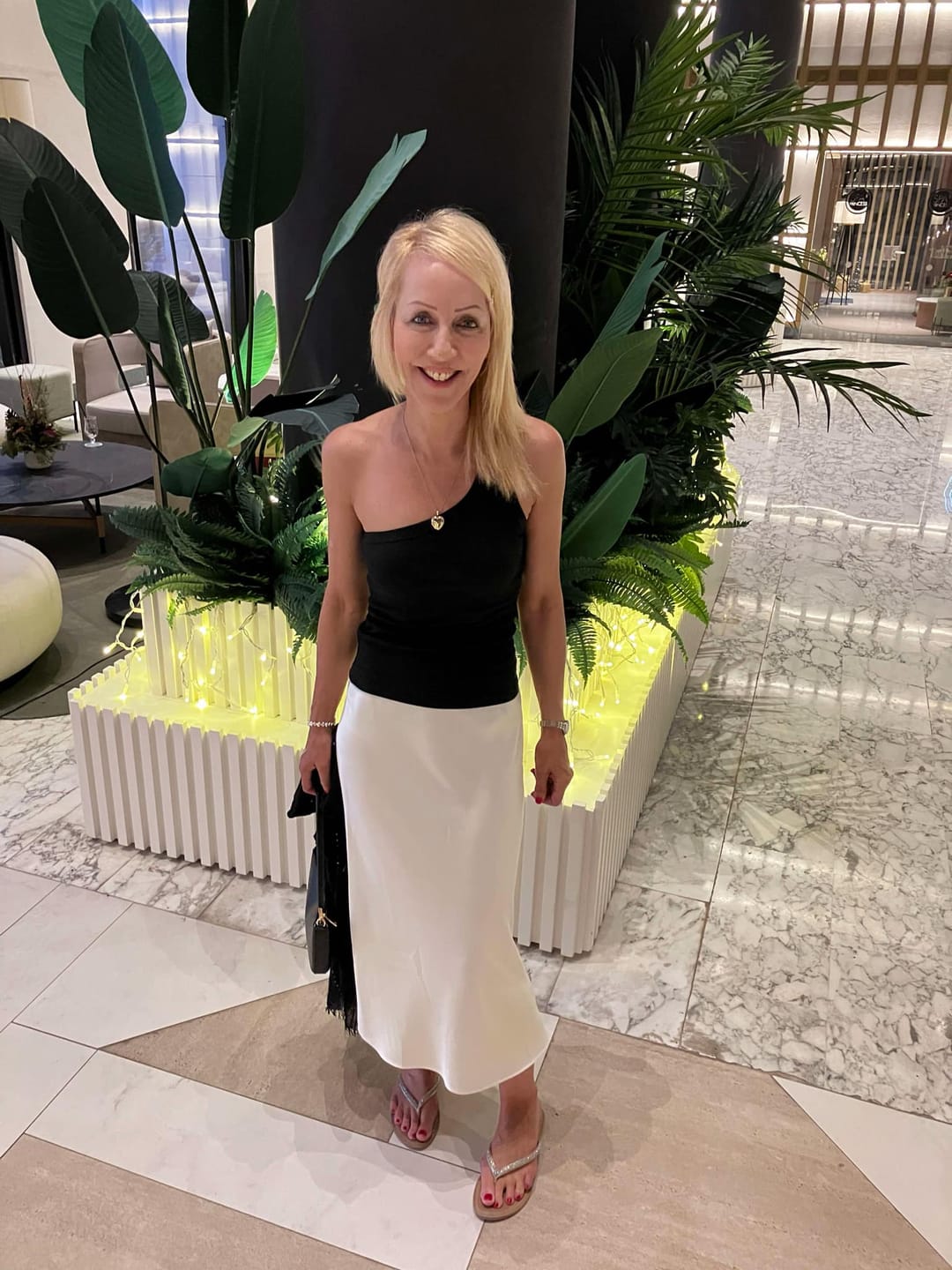Customer photo review of Stranded 14" Seamless Five Piece Clip-in Human Hair Extension (95g) #16/613 Sweetheart